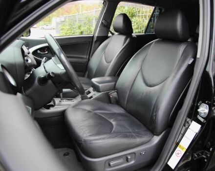 Черный Тойота РАВ 4, объемом двигателя 2.4 л и пробегом 138 тыс. км за 12000 $, фото 6 на Automoto.ua