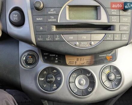 Чорний Тойота РАВ 4, об'ємом двигуна 2.2 л та пробігом 227 тис. км за 8500 $, фото 5 на Automoto.ua