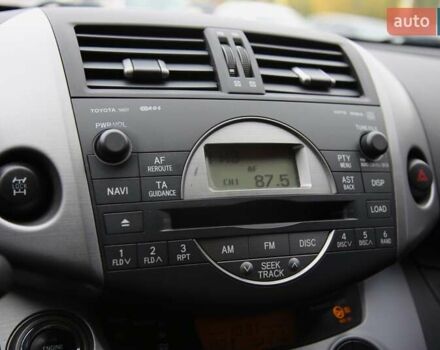 Черный Тойота РАВ 4, объемом двигателя 2.4 л и пробегом 138 тыс. км за 12500 $, фото 15 на Automoto.ua