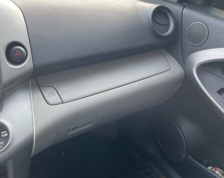 Черный Тойота РАВ 4, объемом двигателя 2.4 л и пробегом 290 тыс. км за 9800 $, фото 3 на Automoto.ua