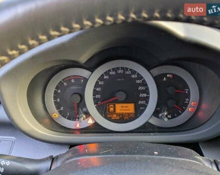 Чорний Тойота РАВ 4, об'ємом двигуна 2.2 л та пробігом 227 тис. км за 8500 $, фото 11 на Automoto.ua