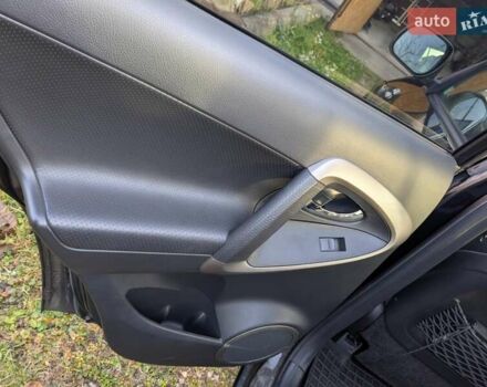 Чорний Тойота РАВ 4, об'ємом двигуна 2.2 л та пробігом 227 тис. км за 8500 $, фото 8 на Automoto.ua