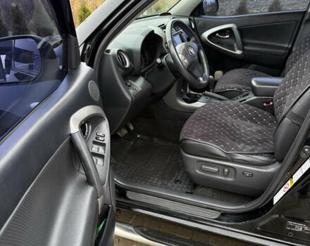 Чорний Тойота РАВ 4, об'ємом двигуна 2 л та пробігом 242 тис. км за 10200 $, фото 25 на Automoto.ua