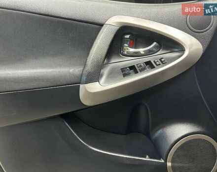 Черный Тойота РАВ 4, объемом двигателя 2 л и пробегом 160 тыс. км за 10800 $, фото 6 на Automoto.ua