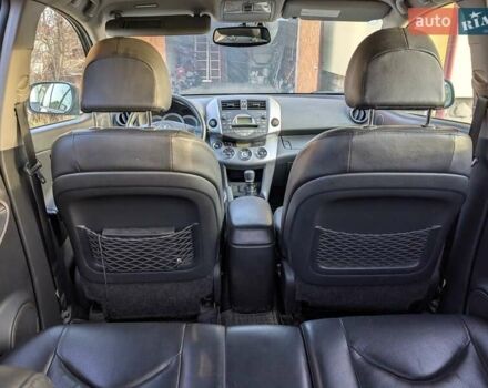 Чорний Тойота РАВ 4, об'ємом двигуна 2.2 л та пробігом 227 тис. км за 8500 $, фото 10 на Automoto.ua