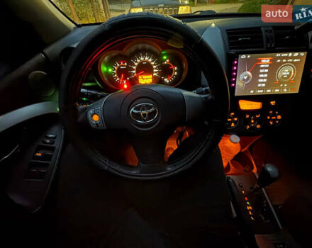 Черный Тойота РАВ 4, объемом двигателя 2 л и пробегом 260 тыс. км за 8700 $, фото 6 на Automoto.ua