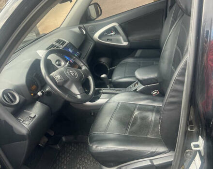 Чорний Тойота РАВ 4, об'ємом двигуна 2 л та пробігом 184 тис. км за 12000 $, фото 9 на Automoto.ua