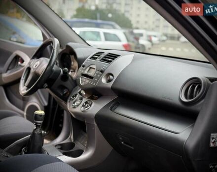 Черный Тойота РАВ 4, объемом двигателя 2.2 л и пробегом 220 тыс. км за 8750 $, фото 16 на Automoto.ua