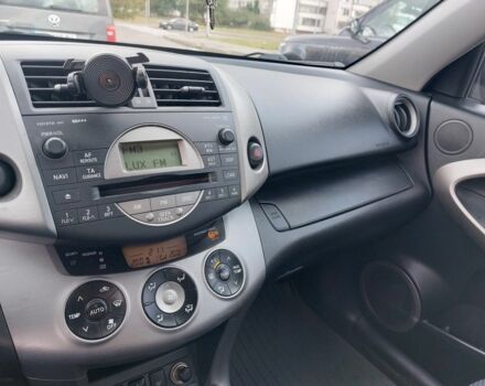 Черный Тойота РАВ 4, объемом двигателя 2 л и пробегом 237 тыс. км за 8799 $, фото 8 на Automoto.ua