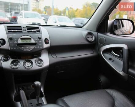 Черный Тойота РАВ 4, объемом двигателя 2.4 л и пробегом 138 тыс. км за 12500 $, фото 12 на Automoto.ua