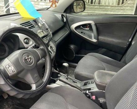 Черный Тойота РАВ 4, объемом двигателя 2 л и пробегом 218 тыс. км за 9700 $, фото 4 на Automoto.ua