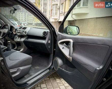 Черный Тойота РАВ 4, объемом двигателя 2.2 л и пробегом 220 тыс. км за 8750 $, фото 15 на Automoto.ua