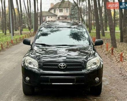 Чорний Тойота РАВ 4, об'ємом двигуна 2 л та пробігом 177 тис. км за 10999 $, фото 1 на Automoto.ua