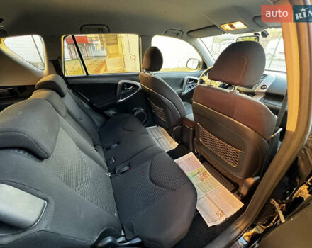 Чорний Тойота РАВ 4, об'ємом двигуна 2.23 л та пробігом 235 тис. км за 9100 $, фото 15 на Automoto.ua