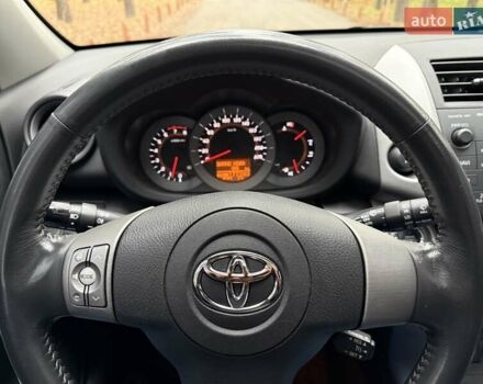 Чорний Тойота РАВ 4, об'ємом двигуна 2 л та пробігом 177 тис. км за 10999 $, фото 37 на Automoto.ua