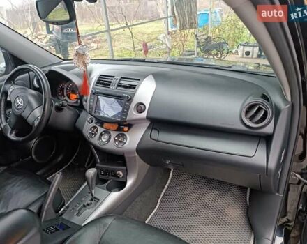 Чорний Тойота РАВ 4, об'ємом двигуна 2.36 л та пробігом 195 тис. км за 9500 $, фото 8 на Automoto.ua