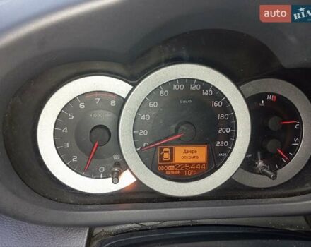 Черный Тойота РАВ 4, объемом двигателя 2 л и пробегом 225 тыс. км за 9000 $, фото 3 на Automoto.ua