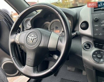 Черный Тойота РАВ 4, объемом двигателя 2 л и пробегом 270 тыс. км за 9500 $, фото 5 на Automoto.ua