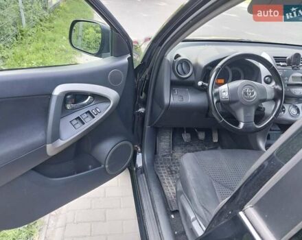 Черный Тойота РАВ 4, объемом двигателя 2.2 л и пробегом 250 тыс. км за 9500 $, фото 5 на Automoto.ua