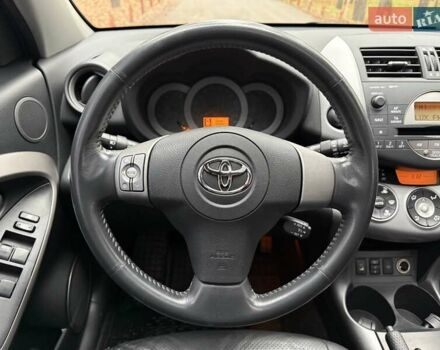 Чорний Тойота РАВ 4, об'ємом двигуна 2 л та пробігом 177 тис. км за 10999 $, фото 36 на Automoto.ua