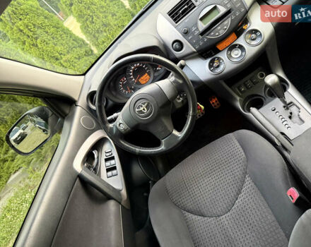 Черный Тойота РАВ 4, объемом двигателя 2 л и пробегом 87 тыс. км за 12800 $, фото 29 на Automoto.ua