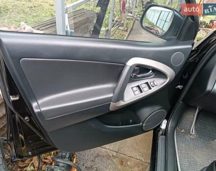 Чорний Тойота РАВ 4, об'ємом двигуна 2.36 л та пробігом 195 тис. км за 9500 $, фото 6 на Automoto.ua