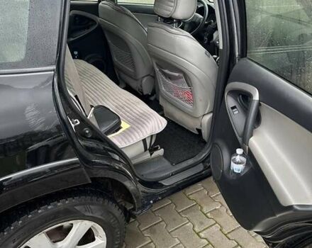 Чорний Тойота РАВ 4, об'ємом двигуна 2.4 л та пробігом 254 тис. км за 12000 $, фото 9 на Automoto.ua