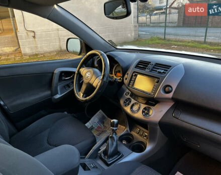 Чорний Тойота РАВ 4, об'ємом двигуна 2.23 л та пробігом 235 тис. км за 9100 $, фото 17 на Automoto.ua