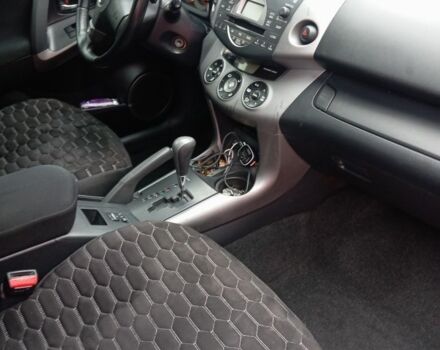 Черный Тойота РАВ 4, объемом двигателя 2 л и пробегом 225 тыс. км за 9000 $, фото 6 на Automoto.ua