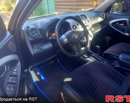 Чорний Тойота РАВ 4, об'ємом двигуна 2.4 л та пробігом 215 тис. км за 10800 $, фото 5 на Automoto.ua