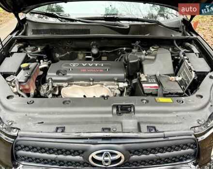 Чорний Тойота РАВ 4, об'ємом двигуна 2 л та пробігом 177 тис. км за 10999 $, фото 59 на Automoto.ua