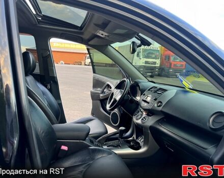 Черный Тойота РАВ 4, объемом двигателя 2 л и пробегом 275 тыс. км за 10800 $, фото 2 на Automoto.ua