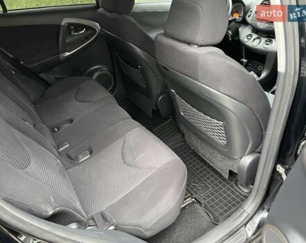 Чорний Тойота РАВ 4, об'ємом двигуна 2 л та пробігом 176 тис. км за 10750 $, фото 21 на Automoto.ua