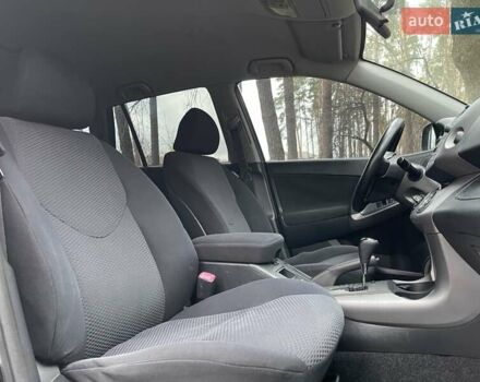 Чорний Тойота РАВ 4, об'ємом двигуна 2 л та пробігом 176 тис. км за 10750 $, фото 20 на Automoto.ua