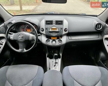 Чорний Тойота РАВ 4, об'ємом двигуна 2 л та пробігом 176 тис. км за 10750 $, фото 16 на Automoto.ua