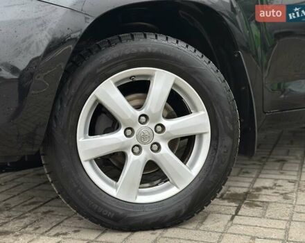 Черный Тойота РАВ 4, объемом двигателя 2 л и пробегом 253 тыс. км за 9500 $, фото 1 на Automoto.ua