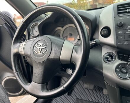 Черный Тойота РАВ 4, объемом двигателя 2 л и пробегом 270 тыс. км за 9500 $, фото 5 на Automoto.ua