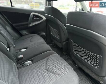 Черный Тойота РАВ 4, объемом двигателя 2 л и пробегом 253 тыс. км за 9500 $, фото 16 на Automoto.ua