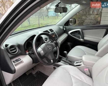 Черный Тойота РАВ 4, объемом двигателя 2.4 л и пробегом 173 тыс. км за 10500 $, фото 12 на Automoto.ua