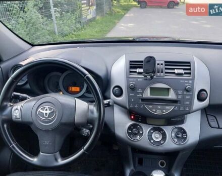 Черный Тойота РАВ 4, объемом двигателя 2.2 л и пробегом 250 тыс. км за 9500 $, фото 3 на Automoto.ua