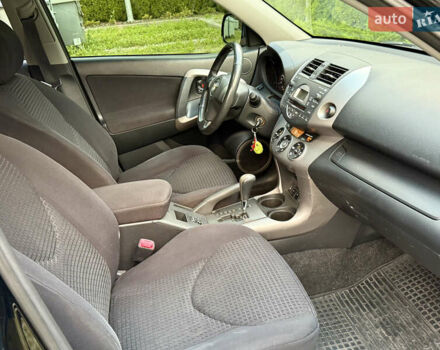 Черный Тойота РАВ 4, объемом двигателя 2 л и пробегом 87 тыс. км за 12800 $, фото 6 на Automoto.ua