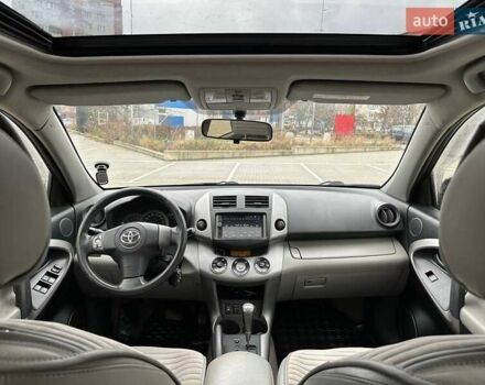 Чорний Тойота РАВ 4, об'ємом двигуна 2.4 л та пробігом 254 тис. км за 12000 $, фото 10 на Automoto.ua