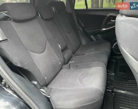 Чорний Тойота РАВ 4, об'ємом двигуна 2 л та пробігом 176 тис. км за 10750 $, фото 22 на Automoto.ua