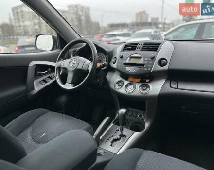 Черный Тойота РАВ 4, объемом двигателя 2 л и пробегом 253 тыс. км за 9500 $, фото 11 на Automoto.ua