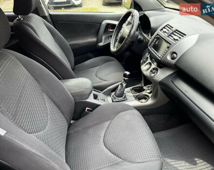 Черный Тойота РАВ 4, объемом двигателя 2.23 л и пробегом 235 тыс. км за 9500 $, фото 16 на Automoto.ua