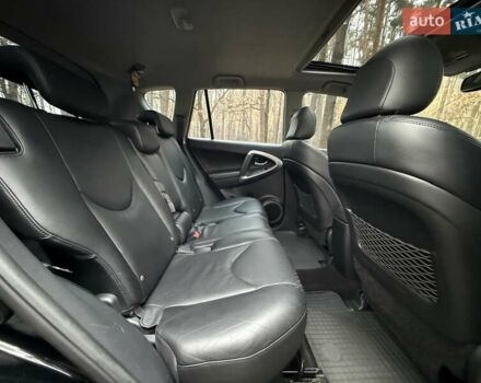 Чорний Тойота РАВ 4, об'ємом двигуна 2 л та пробігом 177 тис. км за 10999 $, фото 30 на Automoto.ua