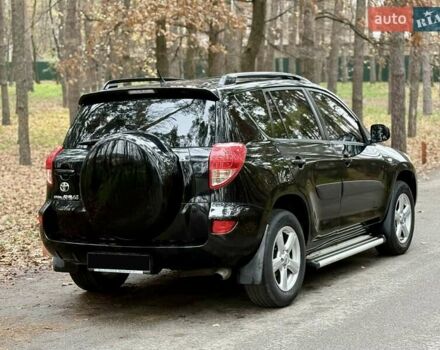 Чорний Тойота РАВ 4, об'ємом двигуна 2 л та пробігом 177 тис. км за 10999 $, фото 6 на Automoto.ua