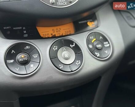 Черный Тойота РАВ 4, объемом двигателя 2 л и пробегом 253 тыс. км за 9500 $, фото 22 на Automoto.ua