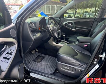 Черный Тойота РАВ 4, объемом двигателя 2 л и пробегом 275 тыс. км за 10800 $, фото 3 на Automoto.ua