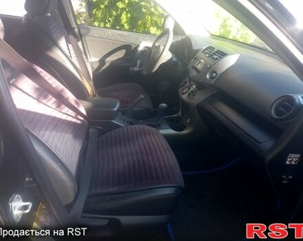 Чорний Тойота РАВ 4, об'ємом двигуна 2.4 л та пробігом 215 тис. км за 10800 $, фото 9 на Automoto.ua